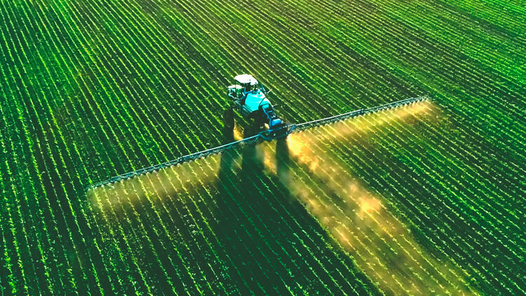 Agrartechnik: Höhenregulierung der Feldspritze